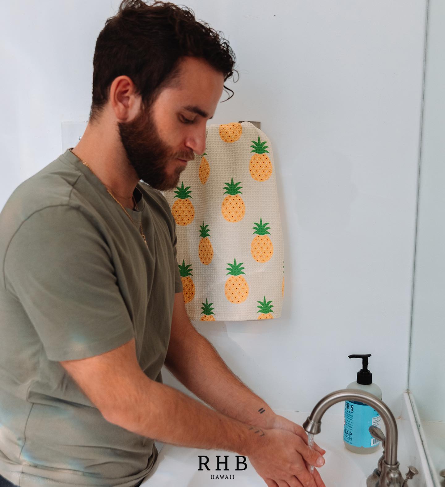 Upgrade your hand washing experience today with our premium waffle tea towels. Trust us, once you try them, you'll wonder how you ever lived without them! 🚰✨
#teatowels #rhbhawaiiteatowels #washyourhands
