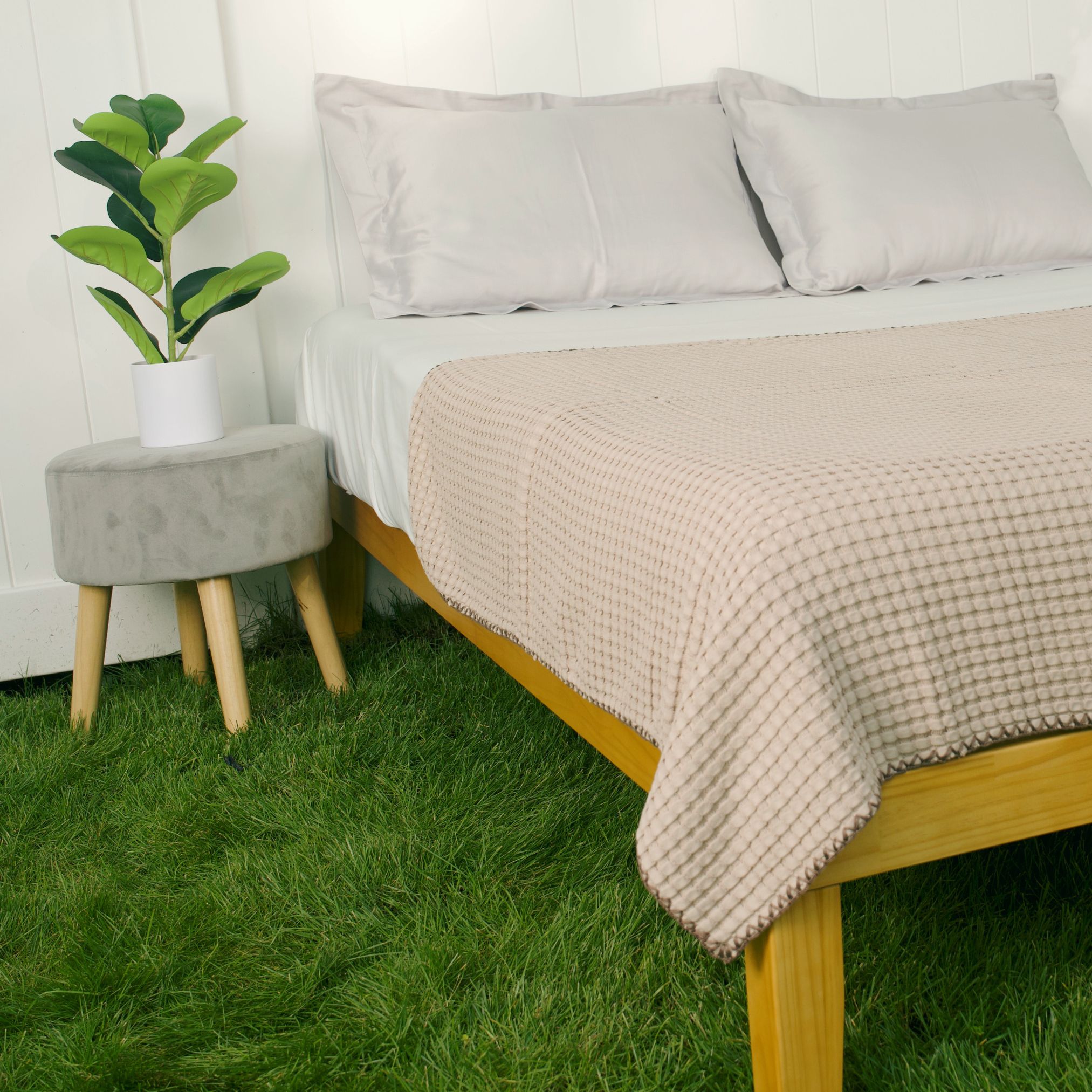 Enhance your relaxed moments using Veranova Home Waffle Blanket, a true definition of comfort and conscious living. Our Waffle blend is carefully chosen to give you the perfect mix of earthy appeal and luxurious softness.
💚 www.veranovanewyork.com
#VeranovaHome
#SummerVibes #SunnyThrows #EcoLuxury #HomeDecorInspo #QualityCraftsmanship #HomeDecor #ComfortAtHome #ModernLiving #DreamHome #InteriorDesign #homesweethome