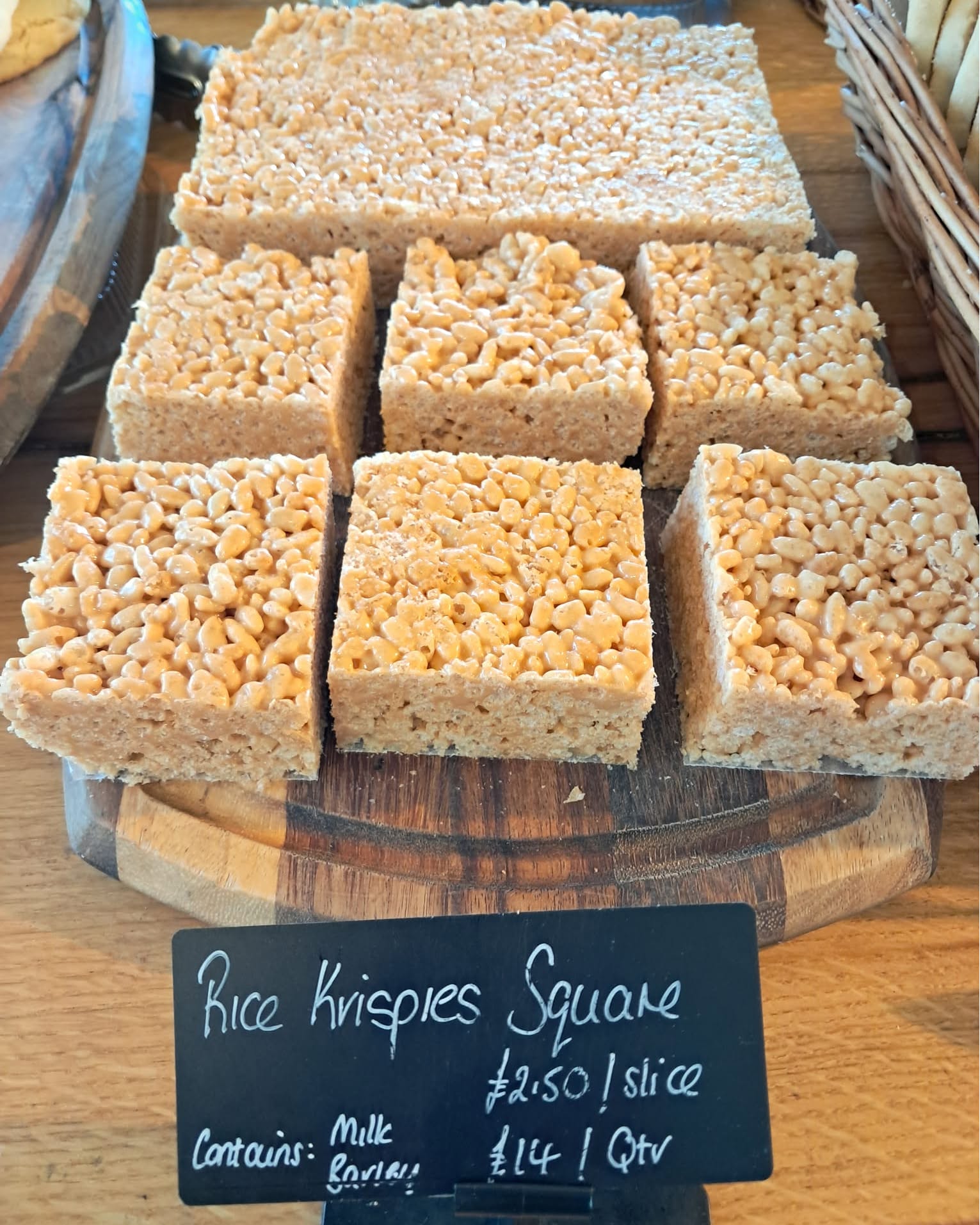 Its the return of an old favourite, Rice Krispie Squares! Plus a brand new creation, Biscoff Blondie 😋