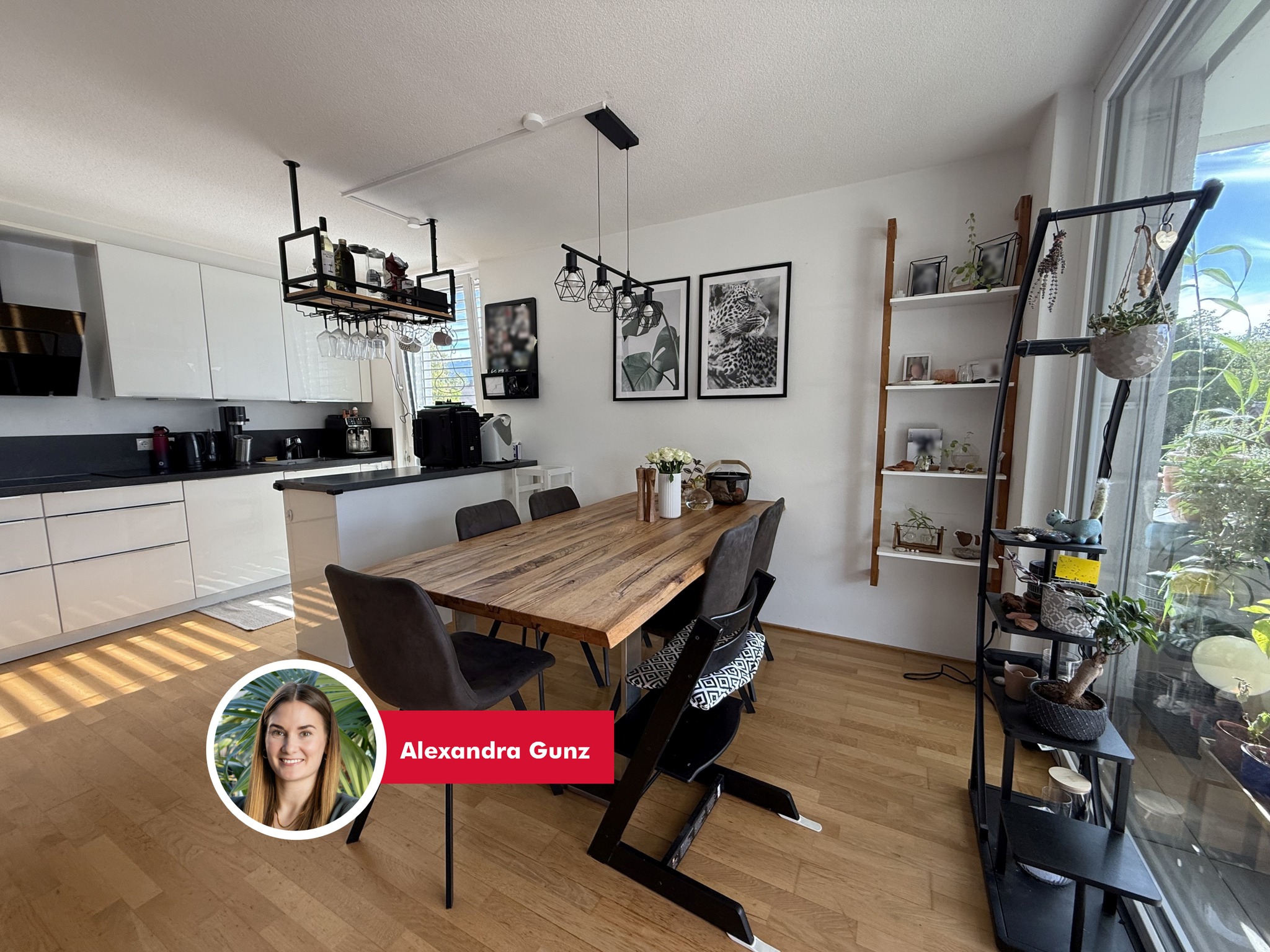 🌿 Stylish wohnen in Hard!
Diese 4-Zimmer-Terrassenwohnung in ruhiger, zentraler Lage bietet alles, was man sich wünscht ✨
🏡 Ca. 93 m² Wohnfläche
🌞 22 m² große Sonnenterrasse
🛋️ Offener Wohn-Ess-Kochbereich mit viel Tageslicht
🚗 Tiefgaragenplatz & Keller inklusive
🔑 Bezugsfrei ab Mai 2026 – ideal zur Kapitalanlage!
🚶♂️ Zentrale Lage, Bodensee & Natur ganz nah
📍 Hard | Bj. 2015 | Top gepflegte Wohnanlage mit nur 9 Einheiten
📩 Interesse? Jetzt mehr erfahren & Besichtigung vereinbaren!
Alexandra Gunz 📞+43 664 3428973 📨alexandra.gunz@bb-immobilien.at oder 🌏https://www.bb-immobilien.at/eigentumswhg/bb-25-01041
#immobilien #realestate #rheintal #investment #vorarlberg #immobilienvorarlberg #bodensee #hard #eigentumswohnung #eigenheim