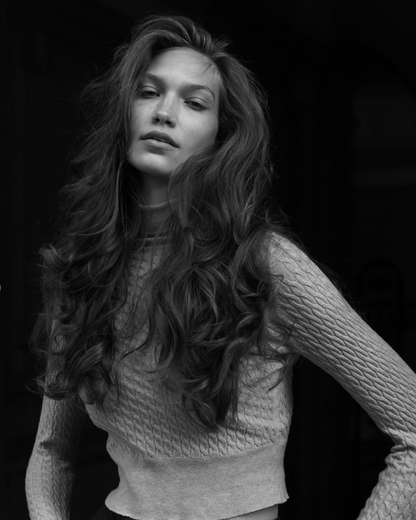 Hello November 🍂🍁 Welcoming sweater weather with open arms. Barbizon Cleveland grad @alexabeverly123 for @extroparrucchierimilano shot by @marcellomanca