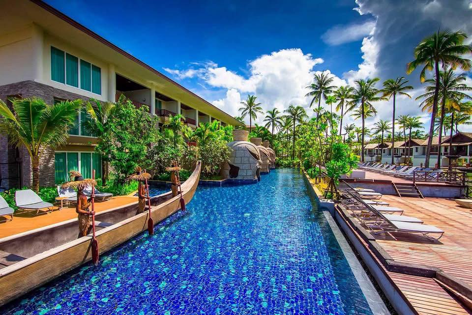 🌴 Thailand, just how I like to do it 🌴
Slow it down first, then turn the volume up.
If you want proper relaxation and a bit of buzz, this Khao Lak & Phuket twin centre is a brilliant choice for 2026.
✨ Khao Lak & Phuket Twin Centre
🌞 14 nights from £1,539pp
📅 6 November 2026
Start calm… finish vibrant.
🏝 Khao Lak – 7 nights
Graceland Khao Lak Beach Resort
Deluxe Pool View
This is your switch-off stage.
Long beaches, lush gardens and plenty of space to breathe.
• Direct beachfront location
• Lagoon-style swimming pools
• Peaceful, relaxed atmosphere
• Ideal for slowing everything right down
🌊 Phuket – 7 nights
Phuket Graceland Resort & Spa
Standard Room with Breakfast
Then it’s time for colour, energy and choice.
• Steps from Patong Beach
• Multiple pools with swim-up bars
• Restaurants, shopping and nightlife nearby
• A great mix of fun and comfort
✈ Flight options
• Heathrow from £1,539pp
• Manchester from £1,549pp
• Birmingham from £1,569pp
• Dublin from £1,598pp
• Edinburgh from £1,609pp
✔ 23kg luggage
✔ Private transfers throughout
✔ Deposit from £125pp
This is ideal if you want a long-haul holiday that feels varied, relaxed and great value, without constantly packing up and moving.
📲 Message me to talk it through or check availability
I’ll take care of everything and make sure it suits you.
📞 07856 872978
📧 nctravel@travel-pa.com
🌍 www.nctravel.co.uk
#NCTravelUK #ThailandHoliday #TwinCentreTravel