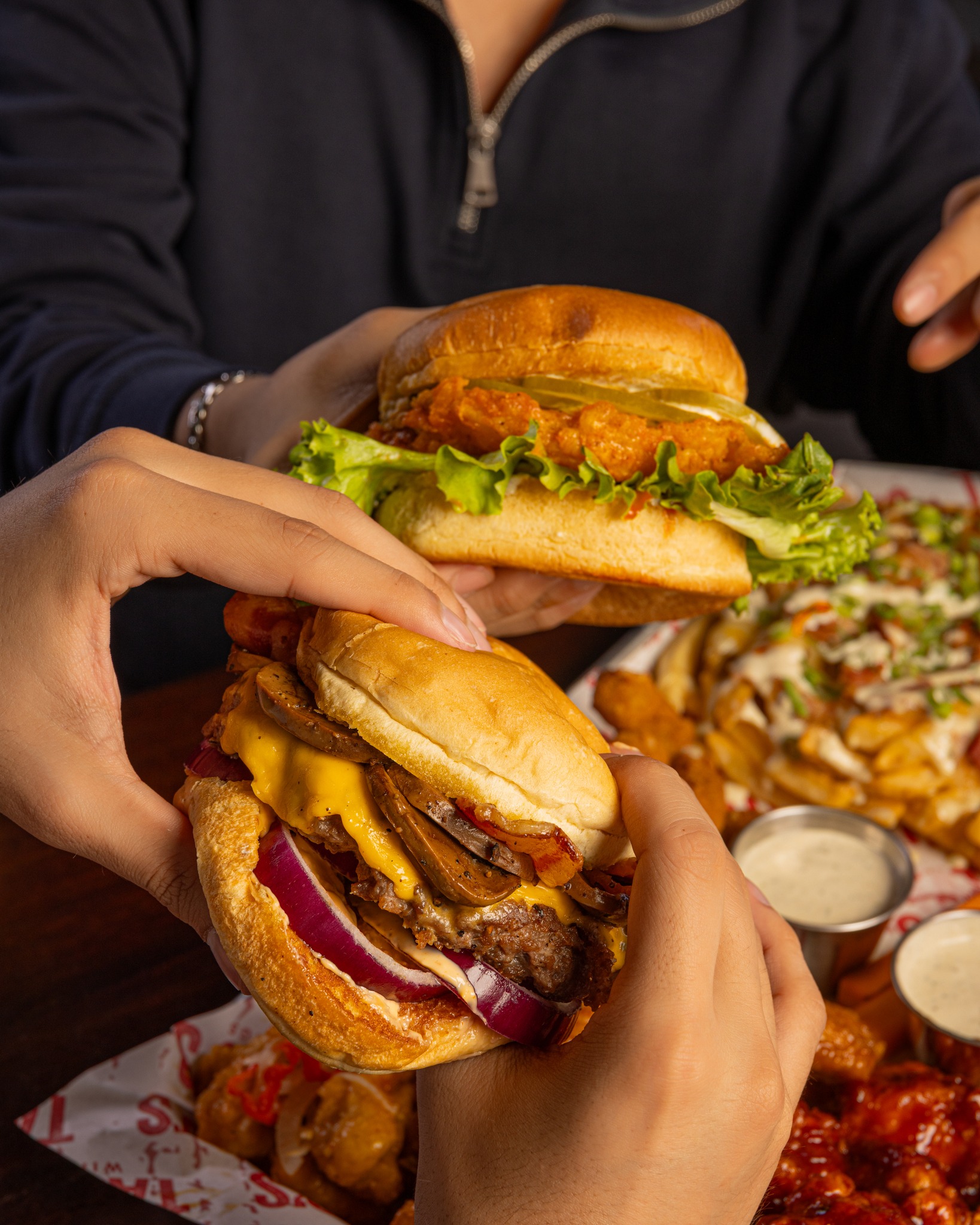 No es un viernes cualquiera cuando venís a Tato's y disfrutas de nuestras hamburguesas 🤤
Visitanos en Tegucigalpa, San Pedro Sula y Comayagua
.
.
#TatosWings #Honduras #SPS