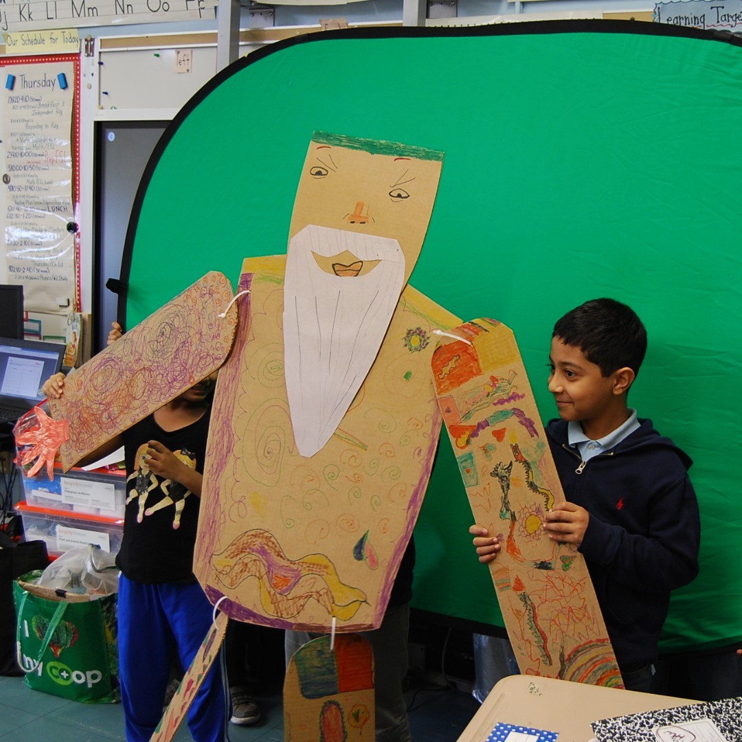 2nd-grade students at Ps 159 Isaac Pitkin designed this giant Emperor puppet for their own adaptation based on the Chinese folktale "The Legend Of The Six Dragons". Students experienced with #greenscreen technology, and engaged with various techniques to produce their very own film.
#puppetryinpractice #studentarts #artsinschools #nycschools #culturalstudies #nycdoe #chinesculture
To learn more about this and other programs, visit www.PuppetryInPractice.org