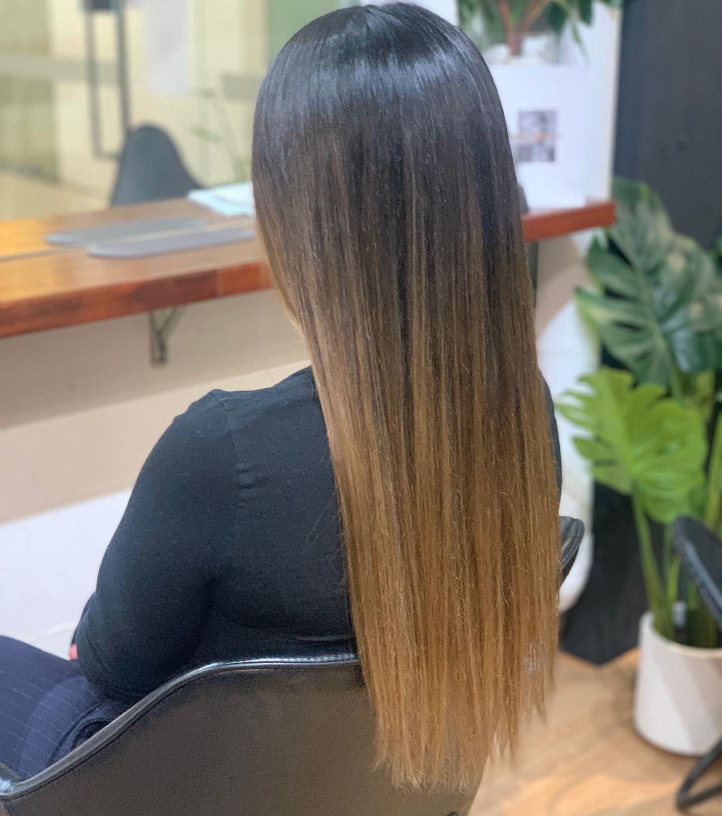Caramel lived in balayage 💛 swipe across for another after and the before✨
Missing the summer sun and warmth already? Your hair doesn’t have to😝
#brunettebalayage #caramelbalayage #summerhair #dyesalon #pottspointsalon #pottspointhairdresser #pottspointcolourist #dyesalonsydney
