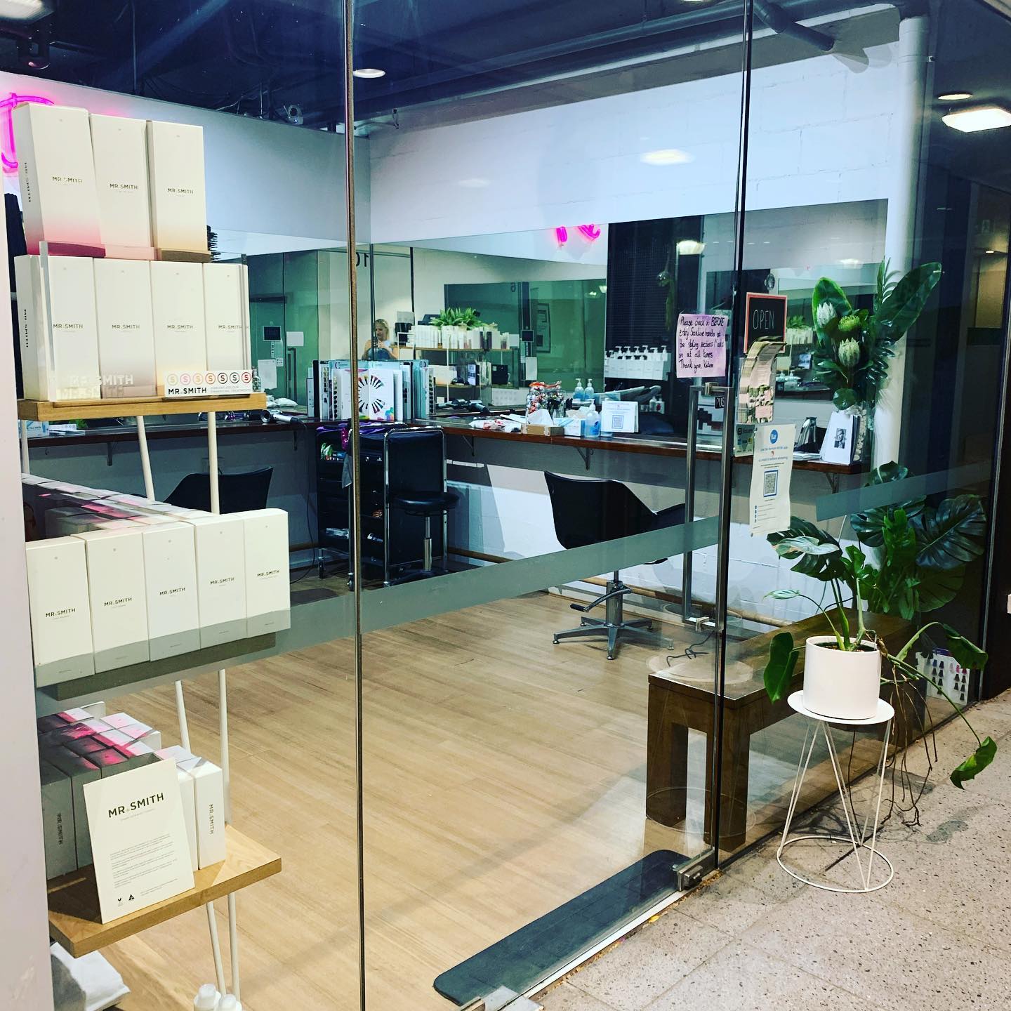 And we’re back!!
Been looking forward to this day✨
No more bad hair😆
Online booking is back on also✨
#dyesalonsydney #nomorebadhair #sydneysalon