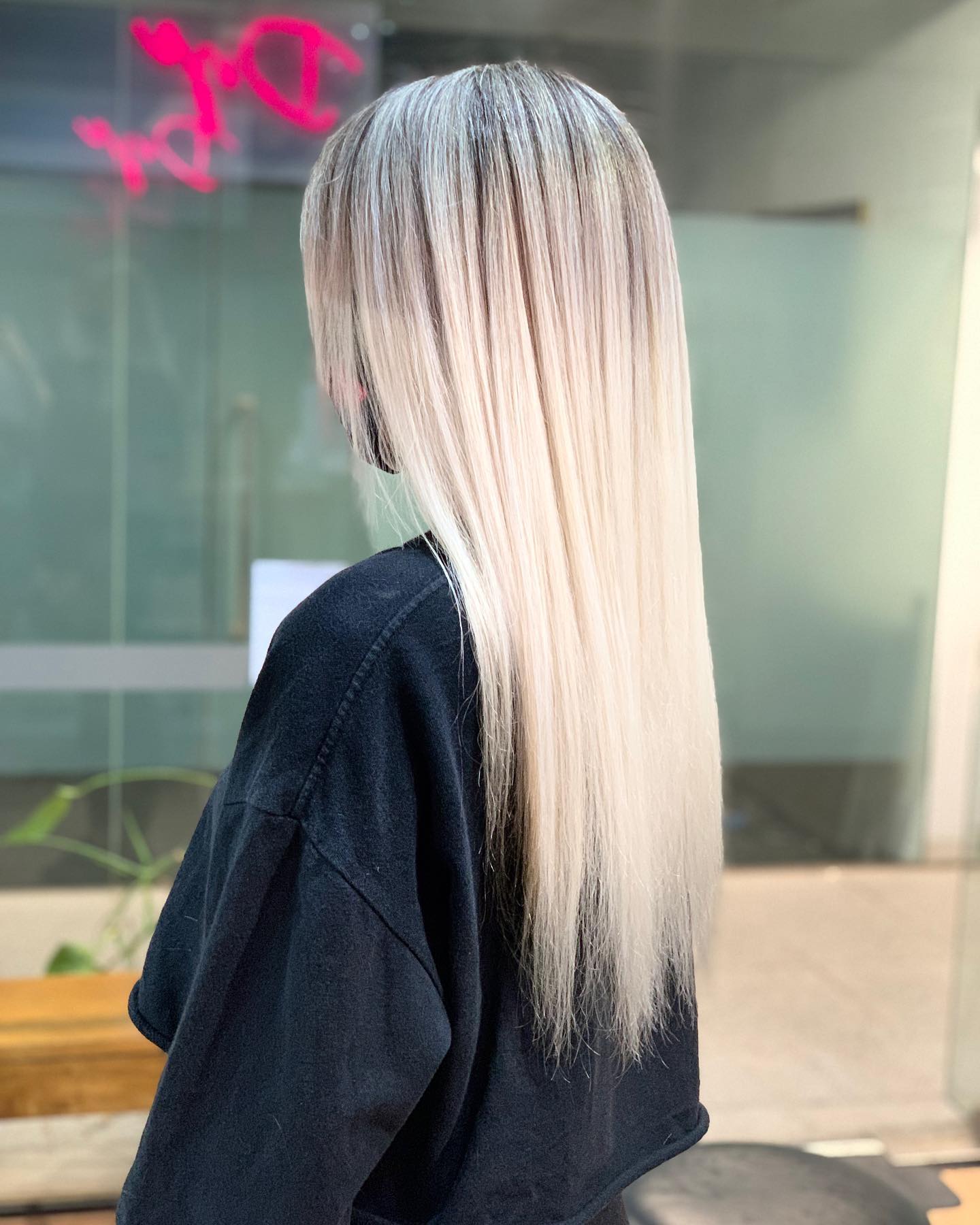 No more lockdown manes ⭐️ @breekeevers fresh and blonde🤍 #platinumblonde #balayage #blonde #dyesalon #pottspointhairdresser #sydneycolourist @goldwellaus