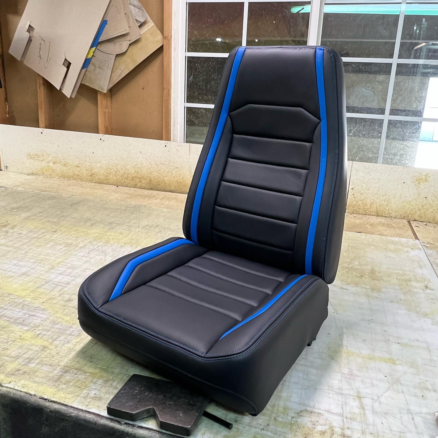 A new design we’re trying. The blue is awesome! There’s some adjustments to be made and it still needs a proper headrest but overall very happy with this Beechcraft seat 😎👌. Looks fast! Lol