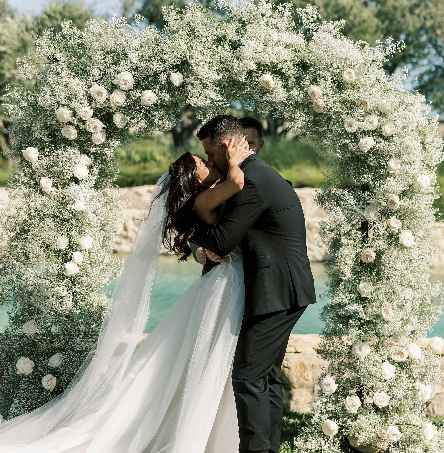 Fluffy clouds of baby’s breath and roses.
Venue: @ravawinesweddings
Planning: @__epiphanyevents
Photographer: @elliekoleen
Florals: @brookeedelmanfloral
Rentals: @allaboutevents
#weddingflorals #weddingarch #babysbreatharch #babysbreathwedding #weddingceremony #babysbreathwedding #quicksandroses #playablancaroses #winerywedding #centralcoastwedding #pasorobles #pasorobleswedding #romanticweddingflowers #luxury #luxurywedding #weddingcenterpieces #timelesswedding #timelessflowers #candlewedding #roseweddingbouquet