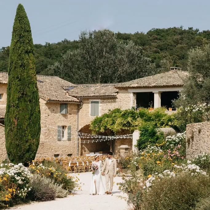 Vivez des moments d’exception au coeur de la Provence.💫💖
M&F ont vécu un mariage unique, à leur image, l’été dernier.
Love, Sun & good vibes… welcome in Domaine de Valbonne ! 🌞
Photographe @clement_mi
Lieu @domainedevalbonne
Traiteur @maison_nans
DJ @33tours.dj
Saxo @emiliedlf
Fleurs @audreyvkbfleuriste
Décoratrice & chaises @audrey_unjourparticulier
Mise en Beauté @elodybliss
#provence #provenceweddingphotographer #provencefrance #mariageprovence #provencemas #provenceweddingvenue #provenceluxury #wedding #mariagechampetre #domainedevalbonne #lieudexception #weddinginspiration #saintpauletdecaisson #occitanie #gard #mariagesouslesetoiles