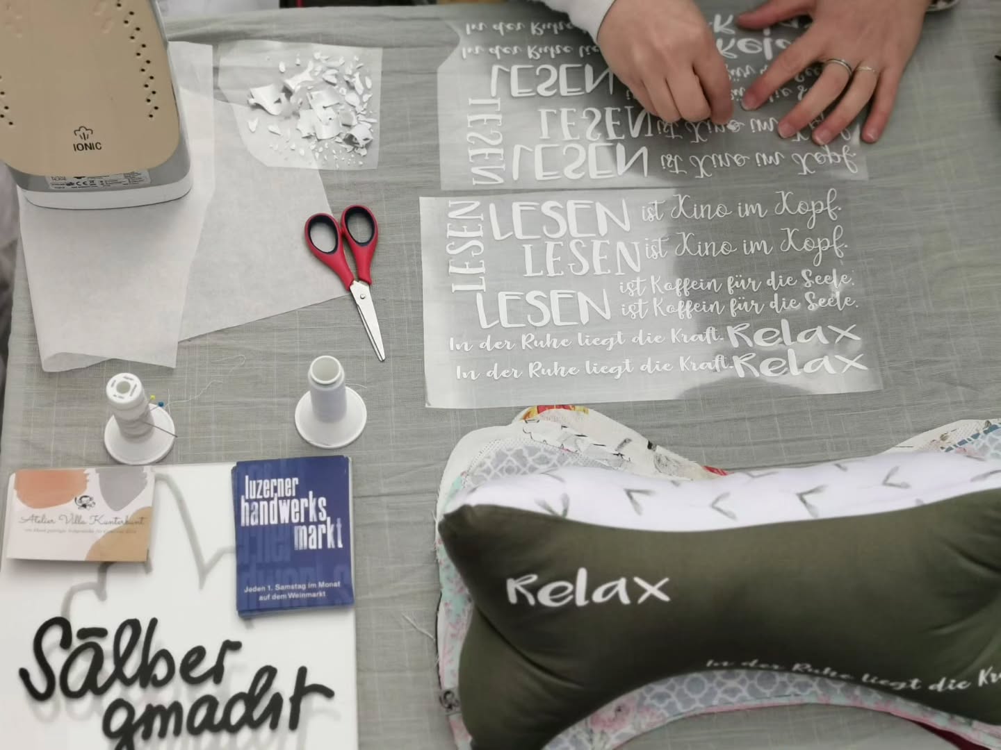 Heute war Luzerner Handwerksmarkt LIVE und ich habe ebenfalls mein Handwerk live vor Ort gezeigt.
@luzerner_handwerksmarkt
#handmade #luzern #stadtluzern #handwerkskunst #sunshine #plotten #madewithlove
