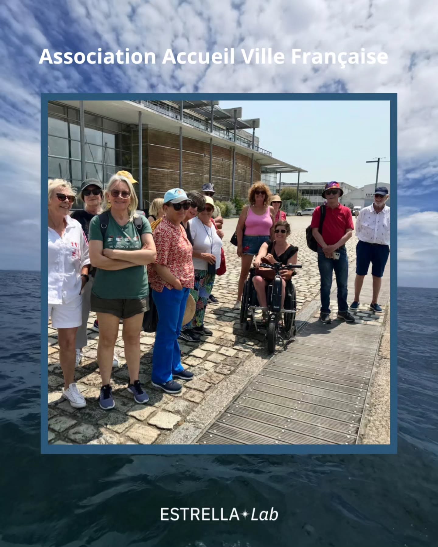 Une journée pleine de lumière, de rires et de liens 🌞⛵️
Cap sur Fort Boyard… mais ce qu’on retient surtout, ce sont les regards complices, les mains qui se tendent pendant les manœuvres, les discussions qui coulent comme la mer et les éclats de rire partagés entre presque-inconnu.e.s devenus compagnons d’aventure 💬🌊❤️
À bord, les barrières tombent, les accents se mélangent, les prénoms s’apprennent et les sourires font le reste.
Un moment simple, humain, où le bateau devient un vrai lieu de rencontre, de lien et d’accueil.
Merci à chacun.e pour sa présence, sa joie, sa curiosité 💙
Merci d’avoir embarqué avec autant de bienveillance 💫
On revient le cœur un peu plus ouvert et la tête remplie de beaux souvenirs 💭✨
🌊🫶