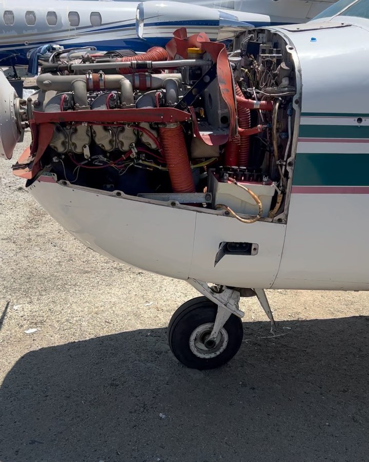 Dated paint both of these getting ready for stripping 😎