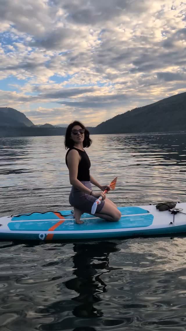 🌊 How to Stand Up on a SUP (Easy Steps)
1. Start on your knees
– Get on the board in a kneeling position, centered with your knees just behind the handle.
2. Place the paddle across the board
– Lay your paddle across the front of the board (horizontally). It helps with balance while getting up.
3. One foot at a time
– Place one foot where your knee was, then the other. Keep your hands on the board for balance.
4. Stand up slowly
– Once both feet are flat and hip-width apart, rise slowly into a standing position.
5. Keep your knees soft & look ahead
– Slight bend in your knees, eyes looking at the horizon (not your feet!), and core slightly engaged.
#suprentals #supcanada #sup101 #inflatablesup #ChilliwackRental