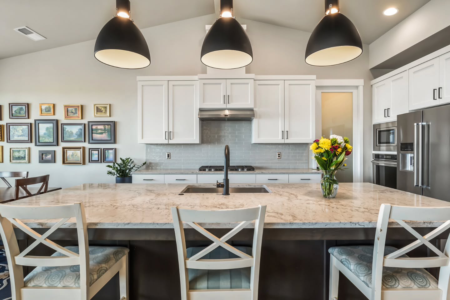 ✨ Kitchen goals in Bend ✨
This chef’s kitchen is the heart of a home that truly has it all—soaring ceilings, smart features, and panoramic views that reach to Smith Rock. Whether you're meal-prepping or wine-pouring, this space brings comfort and connection to every moment.
📍 3048 NW Hidden Ridge Dr | $1,155,000
🛏 3 beds | 🛁 2 baths | 📐 2,092 sqft
👀 See the 3-D walkthrough at the link in bio!
#livelifeinbend #bendrealestate #kitchendesign #bendhomes #realtorkailey #yourlocalexpert #centraloregonrealestate #pnwstyle #chefskitchen #homesweethome #inbend #bendoregon #kitchendreams #kitchenisland #pahlischhomes #visitbend #visitcentraloregon #backyardbend #bendoregon #bendrealestate #bendrealtor #inclusiverealtor #lgbtqrealtor