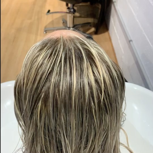 💙Metallic blue vibes💙 birthday special for @mimaj288 💙 #bluehair #blondetones #metalliccolors #goldwell #goldwellausapproved @goldwellaus #dyesalon #dyesalonsydney #pottspointsalon