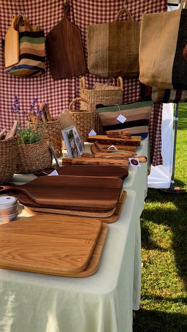 The sun is shining! ☀️ I’m at Helmingham Hall Autumn Flower Show today with plenty of boards, plus bags, baskets and Irish Linen teatowels.
📍 Helmingham Hall Gardens,
Helmingham, Stowmarket, Suffolk, IP14 6EF
See you soon! 👋🏼✨
#orenhomeware #helminghamhall #foodanddrinkfestival #suffolk #stowmarket #autumnplantfair #helminghamhallgardens #cheeseboards