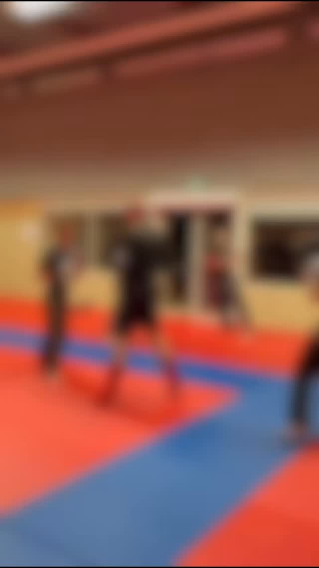 𝗕𝗼𝗻𝗻𝗲 𝗿𝗲𝗽ri𝘀𝗲 𝗱𝗲𝘀 𝗰𝗼𝘂𝗿𝘀 𝗱𝗲 𝗳𝘂𝗹𝗹-𝗰𝗼𝗻𝘁𝗮𝗰𝘁 | 𝗸-𝗺𝗶𝘅 🥊🔥
Quel plaisir de retrouver le tatami et l’énergie du groupe ! 💥
Merci à chacun pour votre motivation et votre bonne humeur – c’est ça l’esprit K’Mix ! 🔥
➡️ Viens développer ta puissance, ta technique et ton mental dans une ambiance dynamique et conviviale.
👊 Accessible à tous niveaux – débutants et confirmés
📍Mardi 10-15 ans 18h19h Tigery
Mardi adultes. 20h21h30 Tigery
📍Jeudi 10-15 ans St pierre du perray
📍Vendredi adultes 19h30-21h Etiolles
📍Samedi adultes 10h-12h Etiolles
Cours d’essai gratuit
🔗 Réserve ta place dès maintenant et rejoins-nous sur le tatami pour une rentrée sportive pleine d’énergie !
karate-etiolles -tigery.com
#FullContact #Kickboxing #KMix #RepriseDesCours #SportMotivation #EspritDeCombat #ConfianceEnSoi #Entrainement #boxe #essonne