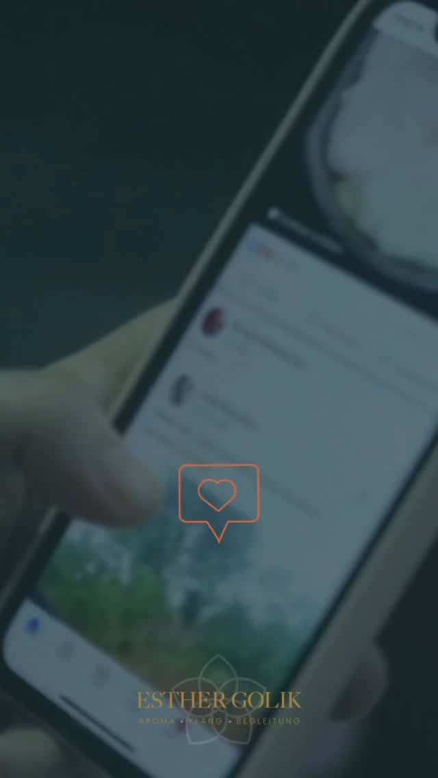 Echt oder gar nicht.
Wie sieht es eigentlich mit unserer Aufmerksamkeitsspanne aus?
In den sozialen Medien jagen wir einem Post nach dem anderen hinterher.
Aber nimmst du die gesehenen Posts auch wirklich wahr??? Bist du präsent in dem Augenblick? Oder konsumierst du nur?
Ist hier nicht gehörig etwas in Schieflage geraten?
Wo bleibt bei solch einem übermäßigen Konsum wahre Verbundenheit?
In einer Welt voller Dauerbeschallung wünsche ich mir keine „schnellen Likes“.
Ich wünsche mir Resonanz. 💗
✨ Like meine Posts bitte nur dann, wenn sie etwas in dir berühren.
Wenn du innehältst. Wenn du für einen Moment wirklich da bist.
Alles Oberflächliche darf draußen bleiben.
Hier geht es um Echtheit. Um Verbindung. Um das, was bleibt, wenn die Masken fallen.
Danke, dass du hier bist.
#konsum #Hamsterrad
#uraltesWissen #Frequenzen #Selbstfürsorge #Selbstwahrnehmung #perspektivwechsel