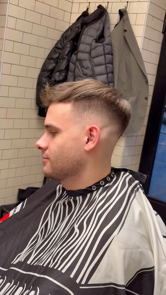 Settimana andata alla grande, pronti e carichi per l’inizio di una nuova.
Riserva il tuo appuntamento online e rinnova il tuo stile con un look più invernale! ❄️
📲 https://www.mattsbarbershop.ch
📞 +41 91 922 87 26
📍VIA PRETORIO 19 LUGANO 6900📍
#barbiere #haircut #lugano #swiss #ticino #barber #barbershop #hair
