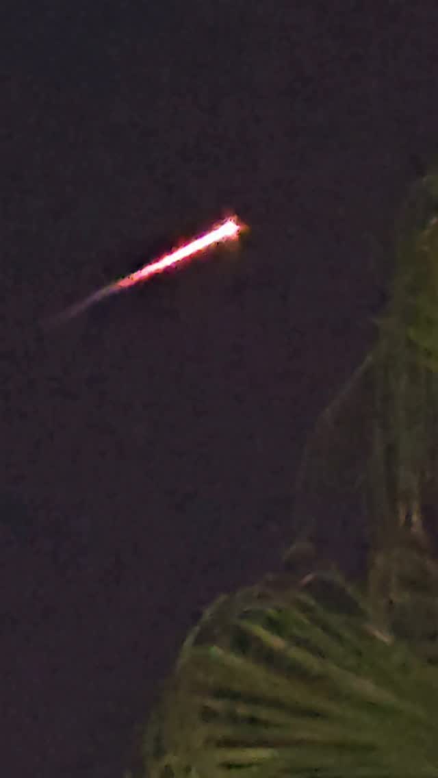 WHAT. IS. THIS!? 😱🛸✨
Okay, apologies in advance for the bad quality video… but we just saw something very strange drifting across the sky last night — and we cannot explain it.
It was moving slowly, glowing, completely silent, and in view for at least 20 seconds before we got our phones out to film.
We’re in Florida.
There were no rocket launches.
We were outside the parks, so it wasn’t a firework…
And whatever this was — it wasn’t behaving like a plane. 🤯
We’re honestly baffled.
WHAT do you think we caught on camera?
Drop your theories 👇
#ufo #aliens #ufosighting #mysterious #skyphenomenon #wtf #florida #nightsky #viralvideo #help #mystery #unexplained #stars #skywatching #space