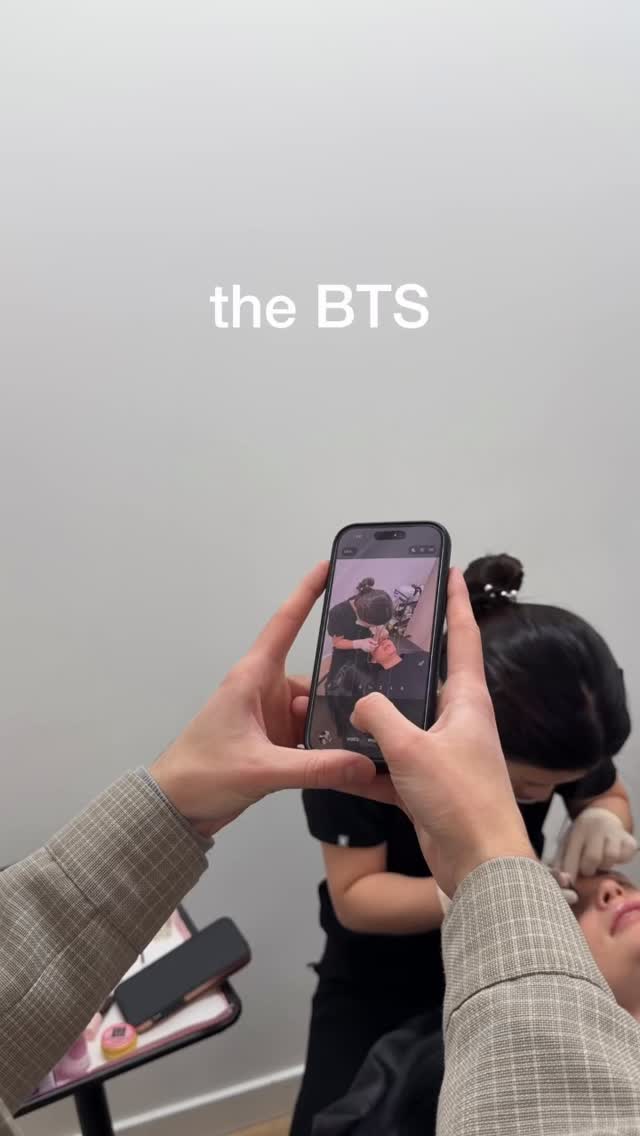 The secret to naturally lifted lashes? Korean technique, always 🩷 #LavoomSalonYYC
•
#YYCBeauty #CalgaryBrows #CalgaryLashes #BeautySalonYYC