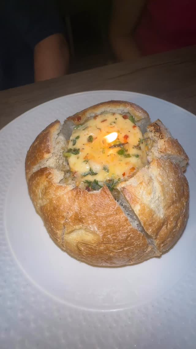 From the buttery, garlicky Butter Candle starter to fresh crab cakes, shrimp scampi, and the perfectly cooked Parmesan crusted red snapper 🐟✨ @gallionsrestaurant in Rosemary Beach is the perfect seafood spot. Every dish is fresh, flavorful, and beautifully presented!
#rosemarybeach #florida #restaurant #dinner