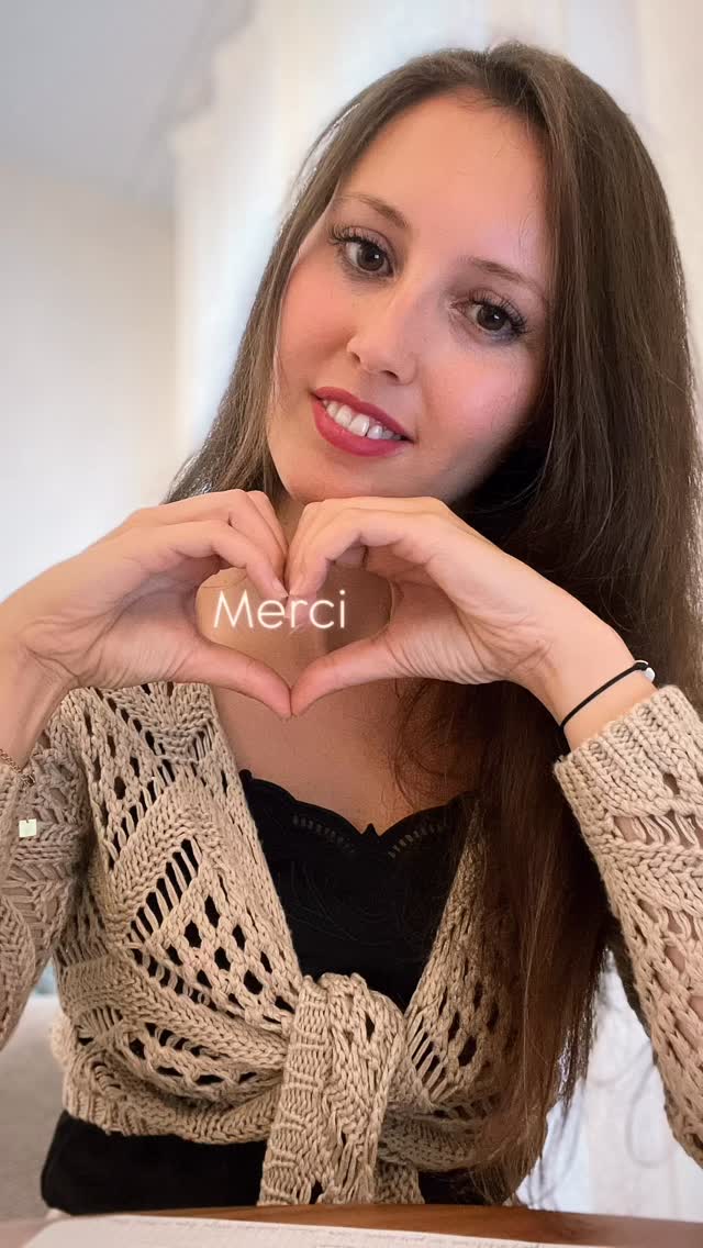 ✨ Parce que la gratitude se partage une surprise arrive très bientôt ✨
En 2025, j’ai envie de dire merci 🫶
Merci à toutes les personnes qui m’ont fait confiance 💛
Merci à celles et ceux qui ont osé se rencontrer avec sincérité 🌟
Merci à celles et ceux qui ont repris la responsabilité de leur vie 🌱, qui sont venus déposer ce qu’ils portaient :
leur joie 🌸 leur tristesse 😭 leurs doutes 😵💫 leurs frustrations 😡 !
Chaque rencontre a été un moment de partage vrai 💛 Merci pour ce que vous avez offert, pour le chemin que nous avons parcouru ensemble, pas à pas 🏔️🌟
Merci pour le bouche-à-oreille, pour ces liens qui se créent naturellement, de cœur à cœur 💛
Aujourd’hui, j’ai envie d’offrir à mon tour, avec coeur 💛 des cadeaux 🎁 qui font du bien.
Un concours arrive très bientôt. Plusieurs gagnants, pour une valeur totale de 500.-. 😍
Ce concours, c’est une façon de vous dire merci parce que chaque personne rencontrée cette année m’a rappelé quelque chose d’essentiel :
🌟 Vous êtes venus avec votre vérité, avec ce que la vie vous faisait traverser et vous avez osé être là, pleinement. À travers vos partages, vos silences, vos émotions, j’ai reçu autant que j’ai donné. 🌟
Offrir fait partie de ce que je transmets 🌱🌸
Et aujourd’hui, j’avais simplement envie que cette gratitude se transforme en quelque chose de concret.
Un concours qui vient du cœur 💛 , avec des cadeaux 🎁 qui font du bien, pour continuer à semer, ensemble 🌱🌸💛
💛 Merci pour la confiante
💛 Merci pour la rencontre
💛 Merci pour la vie
#gratitude #merci #2025 #concour
