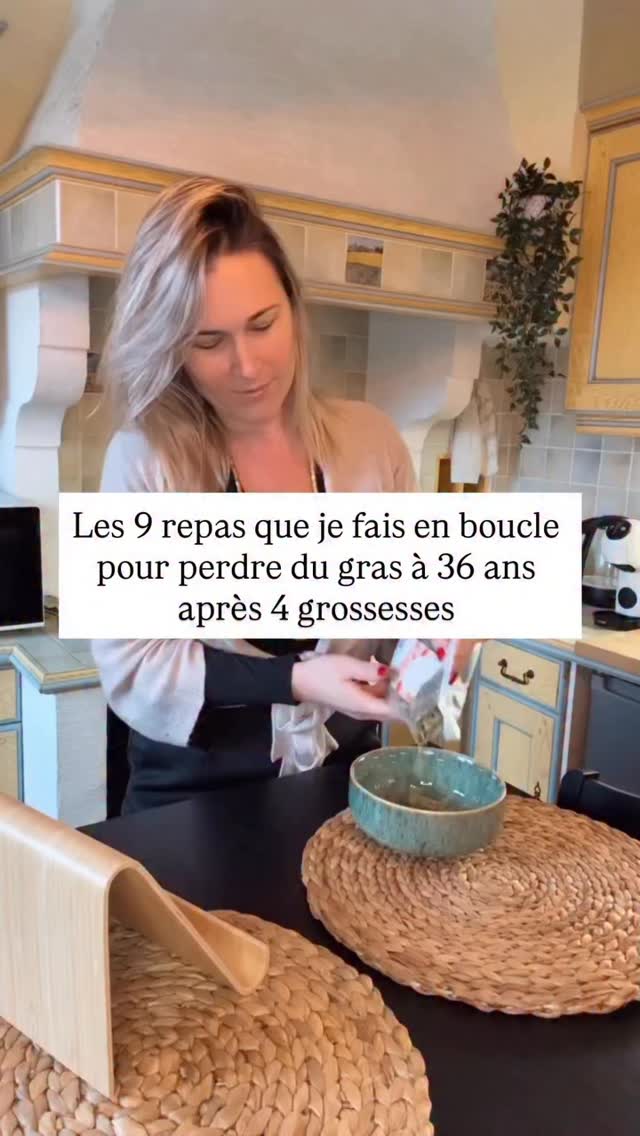 👉 Les 9 repas simples et efficaces que je fais en boucle :
🥗 Poulet rôti + légumes cuits + huile d’olive
→ poulet nature ou aux herbes
→ courgettes, carottes, brocolis ou haricots verts
→ un filet d’huile d’olive pour la satiété
🍳 Omelette 2–3 œufs + légumes + fromage
→ œufs pour tenir plusieurs heures
→ légumes cuits (champignons, épinards, poivrons…)
→ un peu d’emmental, chèvre ou comté
🐟 Saumon ou thon + riz ou quinoa + légumes
→ poisson grillé ou en boîte
→ riz basmati ou quinoa
→ légumes verts ou salade
🥙 Wrap complet poulet ou thon + fromage frais + crudités
→ wrap de blé complet
→ poulet/thon + fromage frais
→ salade, tomate, concombre
🍝 Pâtes complètes + sauce tomate simple + viande ou poisson
→ pâtes complètes ou semi-complètes
→ sauce tomate maison ou nature
→ steak haché, poulet ou thon
🥘 Poêlée de légumes + œufs
→ mélange de légumes surgelés ou frais
→ 2 œufs cassés dedans
→ assaisonnement simple
🥩 Steak haché + pommes de terre + salade
→ steak haché classique
→ pommes de terre vapeur ou au four
→ salade verte + vinaigrette
🍚 Riz + œufs + légumes sautés
→ riz basmati
→ 2 œufs
→ légumes poêlés rapidement
🍽️ Assiette simple “équilibrée”
→ viande ou poisson
→ légumes
→ féculent (riz, pâtes, pommes de terre)
→ un peu de matière grasse
⏱️ 15 minutes en moyenne
🍴 aliments du quotidien
👌 rassasiant
👌 facile à reproduire
👌 sans prise de tête
Écris “REPAS” je t’explique comment je structure ça facilement ☺️
Enregistre ce post pour t’en souvenir ☺️🌸🔥
Et abonne-toi pour plus de conseils minceur @manon_blossom