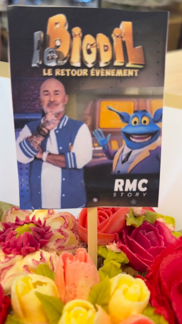 J’ai eu le grand plaisir d’offrir un joli bouquet de cupcakes à Vincent Lagaf, Bill et les Gafettes lors de ma participation rigolote au jeu télévisé le BigDil pour l’épisode spécial British ! 🇬🇧
Il sera diffusé ce vendredi 16 janvier à 21h10 sur la chaîne RMC Story …. Alors rideau ou pas rideau ?!
@rmcstorytv
@vincelagaf
#angiescupcakes77 #bigdil #rmcstory #jeutélévisé #bigdil2026