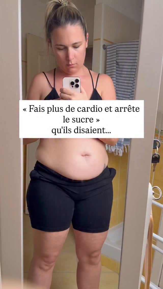 Pendant des années on m’a dit :
👉 “fais plus de cardio”
👉 “arrête le sucre”
👉 “sois plus stricte”
Et pourtant…
❌ ventre gonflé
❌ inflammation
❌ compulsions
❌ métabolisme bloqué
❌ culpabilité permanente
Le problème n’a jamais été la volonté.
Le problème, c’est que personne ne t’explique ce qui bloque à l’intérieur : hormones déréglées, stress chronique, digestion saturée, émotions non digérées 😔
✨ La méthode Blossom est née de ça.
Pas pour faire manger moins.
Mais pour débloquer ce qui empêche ton corps de lâcher le gras.
Quand tu agis sur les vrais freins invisibles
➡️ la combustion se relance
➡️ les fringales s’apaisent
➡️ le ventre dégonfle
➡️ le mental se calme
➡️ la perte devient enfin possible 🌿
Si tu te reconnais dans ces images
Si tu as déjà “tout essayé” sans résultat durable
Si tu sens que ton corps te résiste malgré tes efforts…
👉 écris BLOSSOM en commentaire
et je t’explique comment cette méthode peut tout changer pour toi 🌺
perte de poids
ventre plat
métabolisme bloqué
inflammation
équilibre hormonal
compulsions alimentaires
graisse abdominale
perte durable
silhouette féminine
bien être corporel