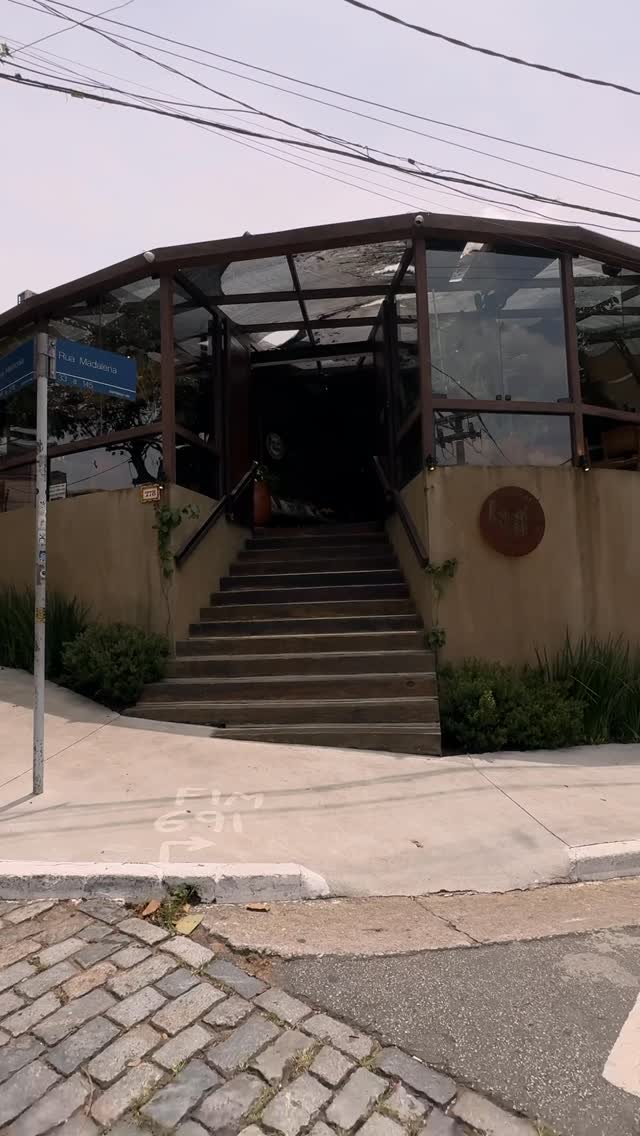 Vai pular Carnaval? 🥳
Antes do bloco: nutra seu corpo.
Depois do bloco: regenere sua energia💚
No Banana Verde, comida leve, vibrante e cheia de sabor pra você curtir com disposição do começo ao fim💫🎊
Pré e pós-Carnaval estamos abertos pra você! 🎊🎉
#carnavalsp #vidasaudavel #comidavegetariana
#veganosp #vilamadalena