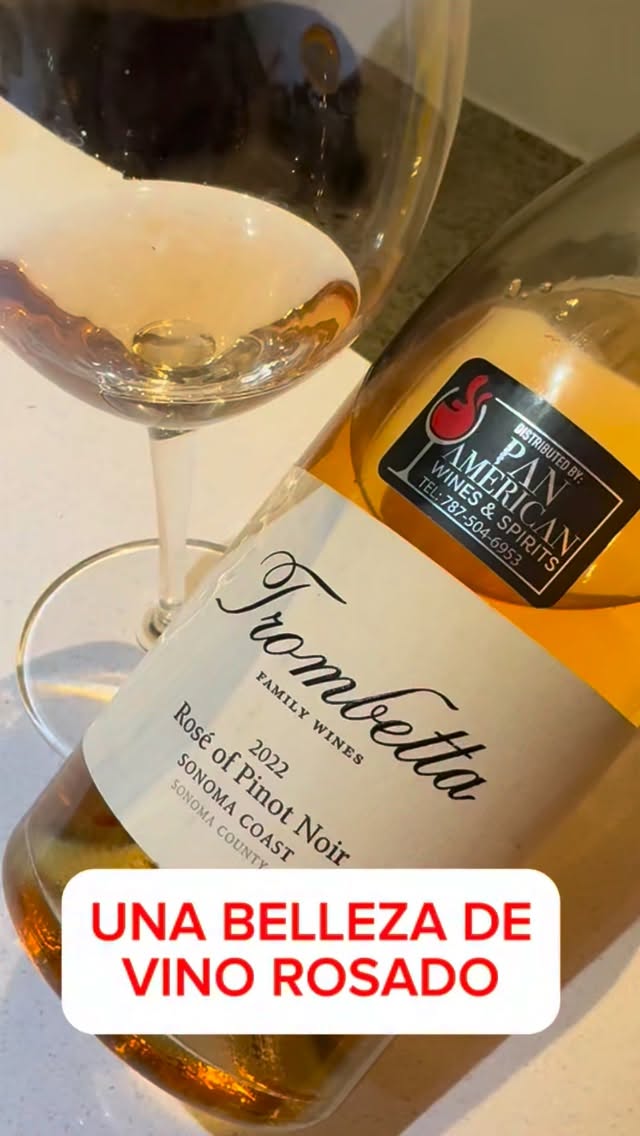 🍷De $40 en $23 solamente en @todovinopr🇵🇷
Vayan, es un #vinorosado delicioso de la uva #pinotnoir de la muy reconocida bodega @trombettawines. De esos vinos que sirve para el #maridaje con miles de platos. Perfecto también para el clima de #puertorico. ¡Salud y dale share!
