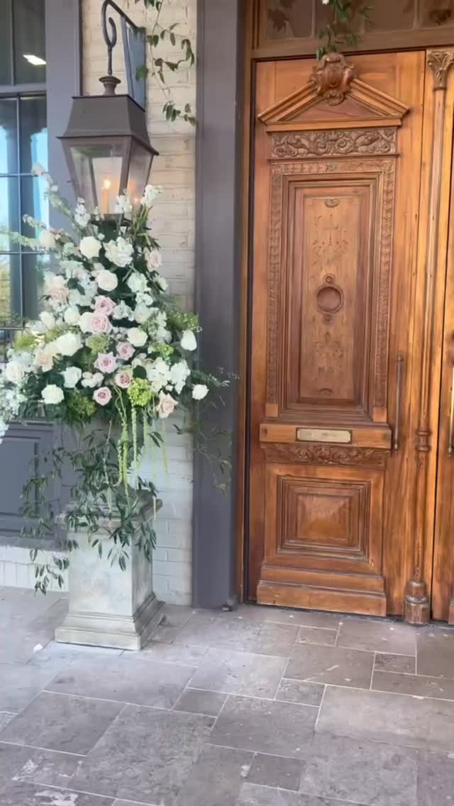 From this past weekend and still living rent free in our heads. The wedding reception’s grand entrance hallway, draping and linens were chef’s kiss from every angle.
This is the vibe. 🤍💚
Planning: @studio08events
Linens & Draping: @partytables_linensanddrapery
Floral Design: @wildflowers_fairhope
Rentals: @portcityrentals
@ccm1899
#WeddingDesign #LinkInBio #EventDraping #WeddingDraping #ChefsKiss