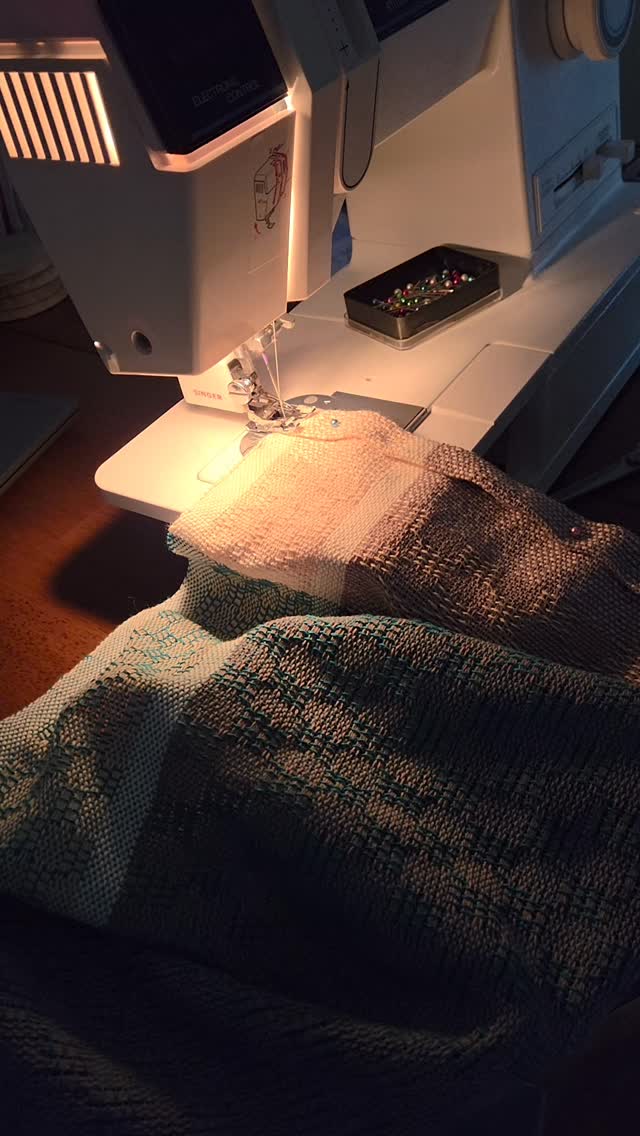 Early morning hemming. I can't wait to get these towels wet finished to see how the M's and O's play out.
#sunriselodgefiberstudio #weaversofinstagram #weaving #handmade #hemstitching