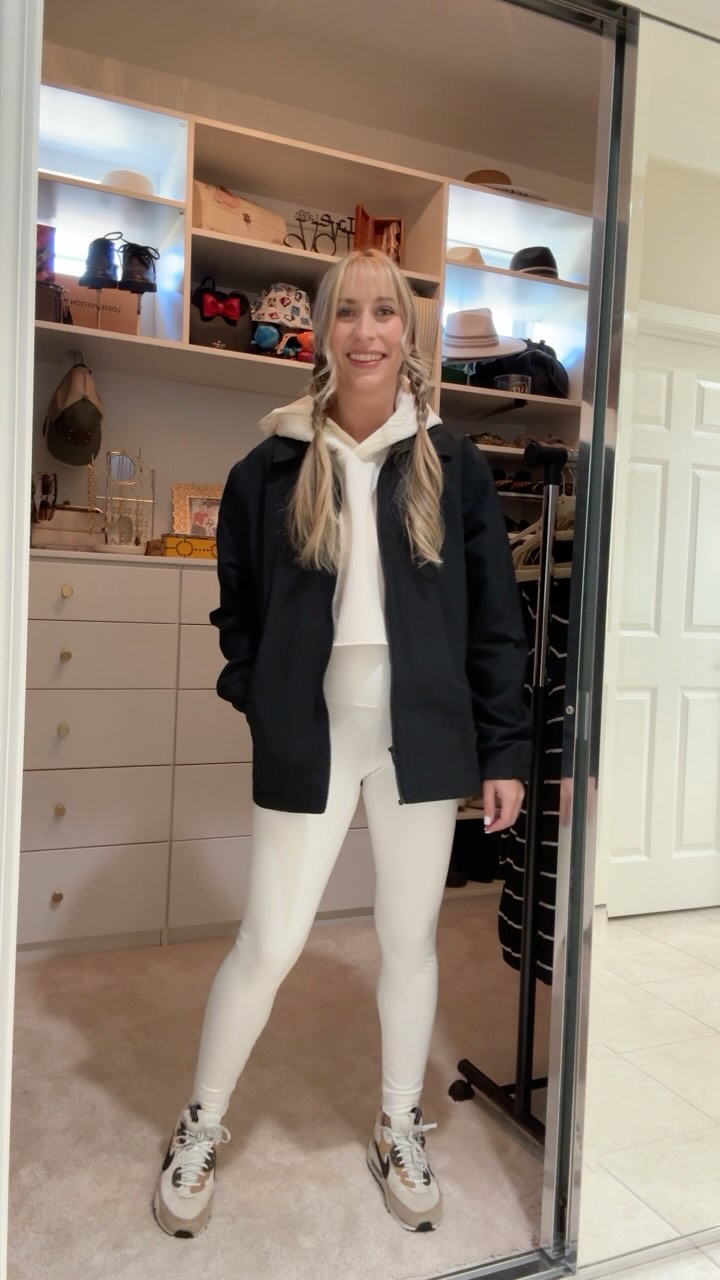 ➡️ Drop a 💥 if you’re starting or getting back into healthy living!
🎉 New year, new me! Let’s crush those 2025 goals 💪 Starting with healthy living, and this outfit is perfect for both workouts and everyday errands! 🖤✨
💡 Ready to feel unstoppable?
.
.
.
.
.
#newyearnewme #fitnessjourney #activewearstyle #2025goals #fitandfab #athleisurevibes #styleonthego #busymomlife