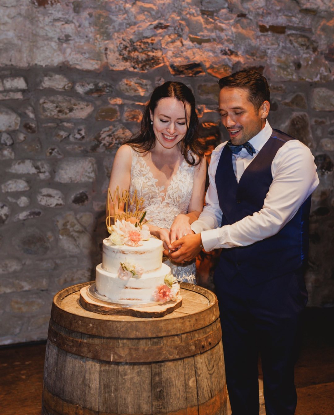 A wedding cake that’s a beautiful treat for your eyes and your taste buds? 🍰 It must be a buttercream wedding cake! We only make our buttercream from a secret recipe 🤫 It is a rich, creamy flavor that’s both comforting and indulgent. And our award winning sponge is perfectly balanced—not too sweet, but just enough to satisfy your cravings. 💗
Would you love us to design your wedding cake? Tap the link in our bio to order a sample box full of delicious wedding cake straight to your door ♥️🧡💗 👉
📍Glasgow Weddings • Edinburgh Weddings• Buttercream Wedding Maker • Scottish Wedding Cake • Artisan Cake Maker • Scottish Weddings • Modern Wedding Cakes