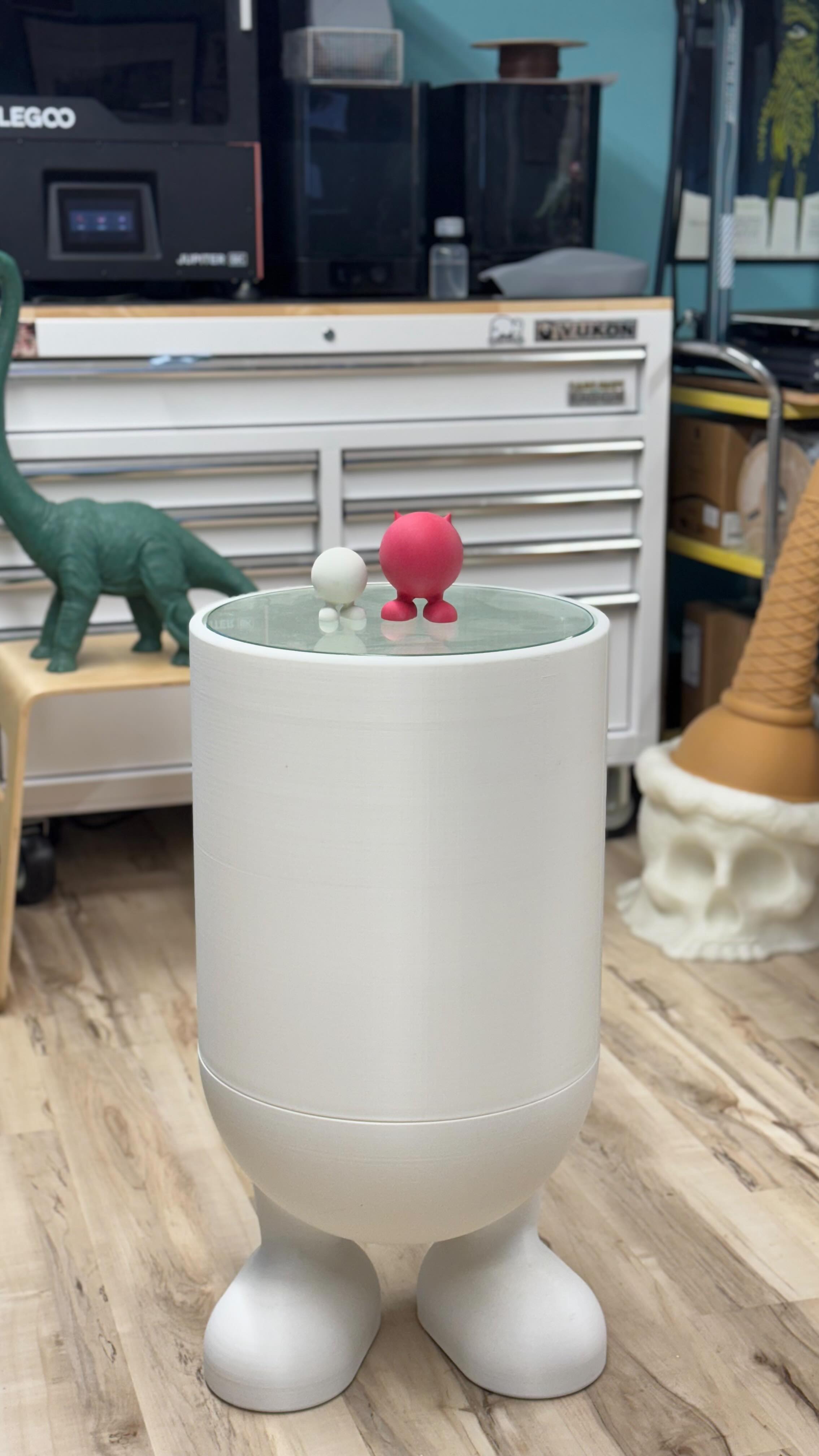 @toysontap here’s a little video tour of my personal Cuz collection.
#cuz #dogtoys #toysfordogs #toydesign #industrialdesign #goodcuz #badcuz #collection #dusty #knickknacks #brickabrack #myitems #collect #wood #rubber #keychain