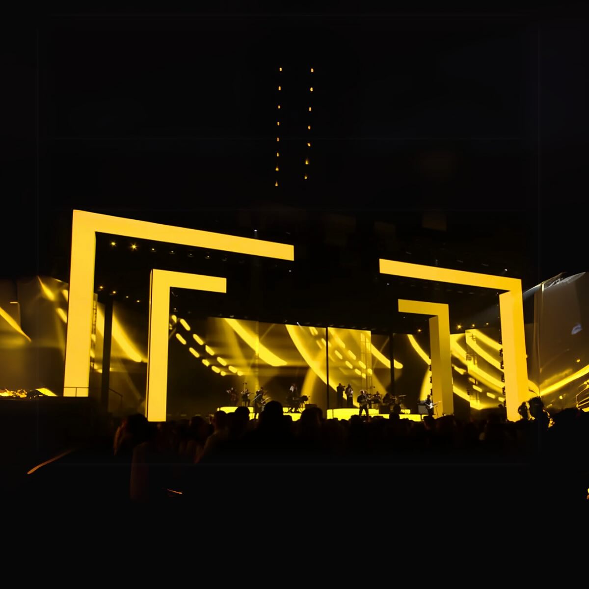 Did you catch Sam Fender at the BRITs! ?✨
Over the weekend, it was a pleasure to deliver the set for @sam_fender electrifying @Brits Awards performance at the O2 Arena. Rolling risers featuring a custom lightbox fascia and a high-gloss finish, creating a sleek, high-impact stage presence worthy of the night.
A huge congratulations to @sam_fender for his massive win of Best Alternative / Rock Act.
Working with @visionfactory and @nubsound
Photo credits: @brits @jordanbergmans @sam_fender @aaronparsonsphotography @rollingstoneuk
#SamFender #BRITAwards #IllusionCreates #StageDesign #LiveProduction #VisionFactory