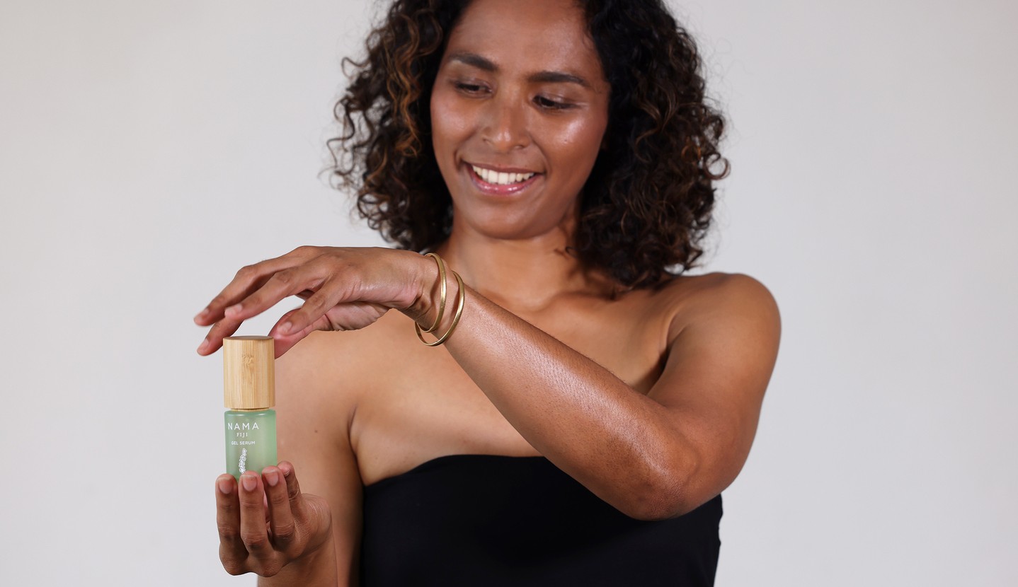 Don’t let its cute, little bottle fool you! Our Nama Fiji Gel Serum is a hydration powerhouse!✨ Packed with wild-harvested Nama and nutrient-rich botanicals, this lightweight serum deeply nourishes, plumps, and revitalises your skin from the very first drop. Your glow-up starts here! 🌊
#namafiji #hydrationpower #skincarethatworks #glowingskin #antiagingskincare #naturalskincare