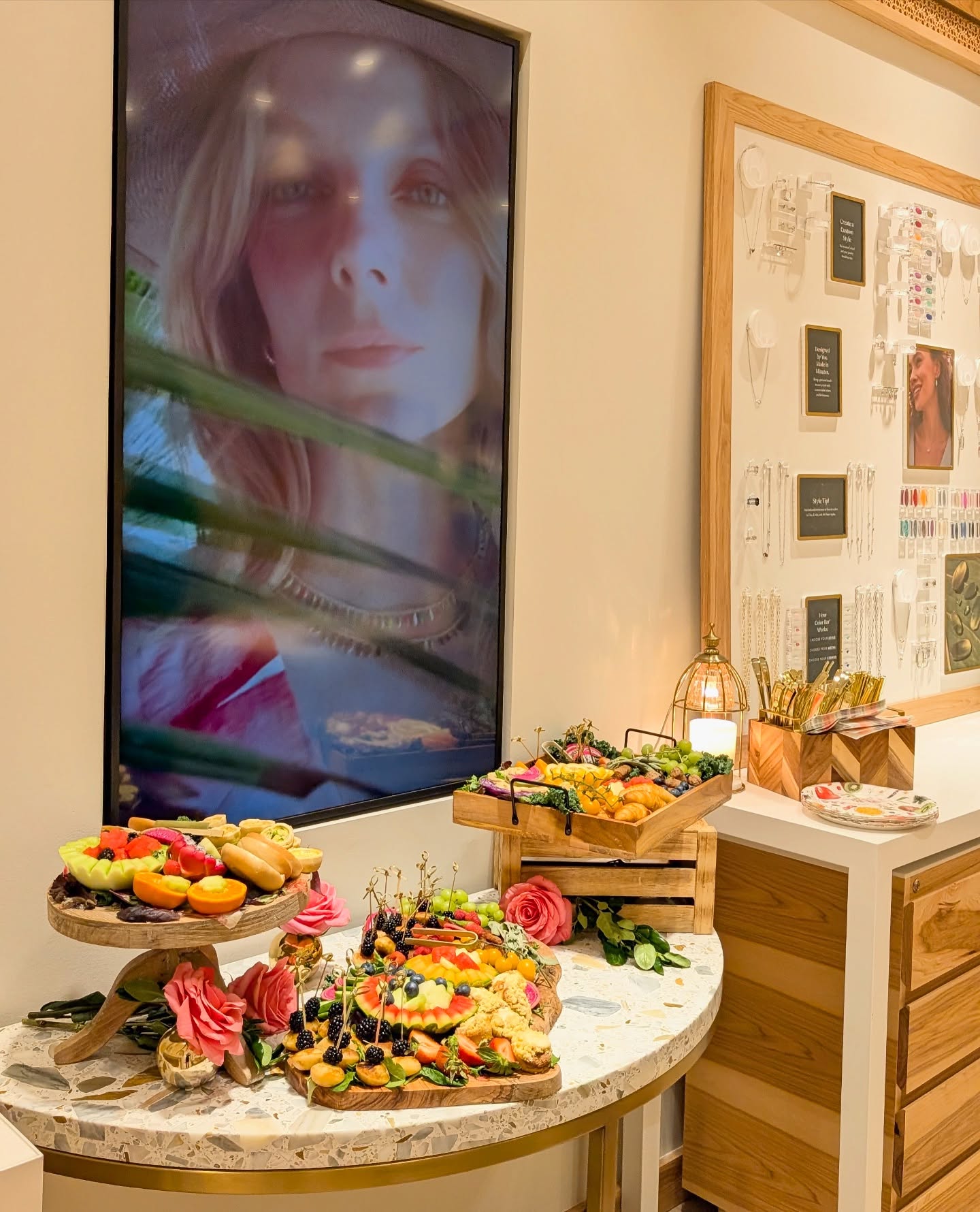 Thanks to all who stopped in to shop and snack today at Kendra Scott in downtown Naperville in support of our friends @kidsmatter2us! 20% of all proceeds were donated directly to #KidsMatter! We purchased a little something sparkly for all 4 of the ladies working in the BB kitchen today as a thanks for all their hard work too! It was a win-win-win. 😊🧡