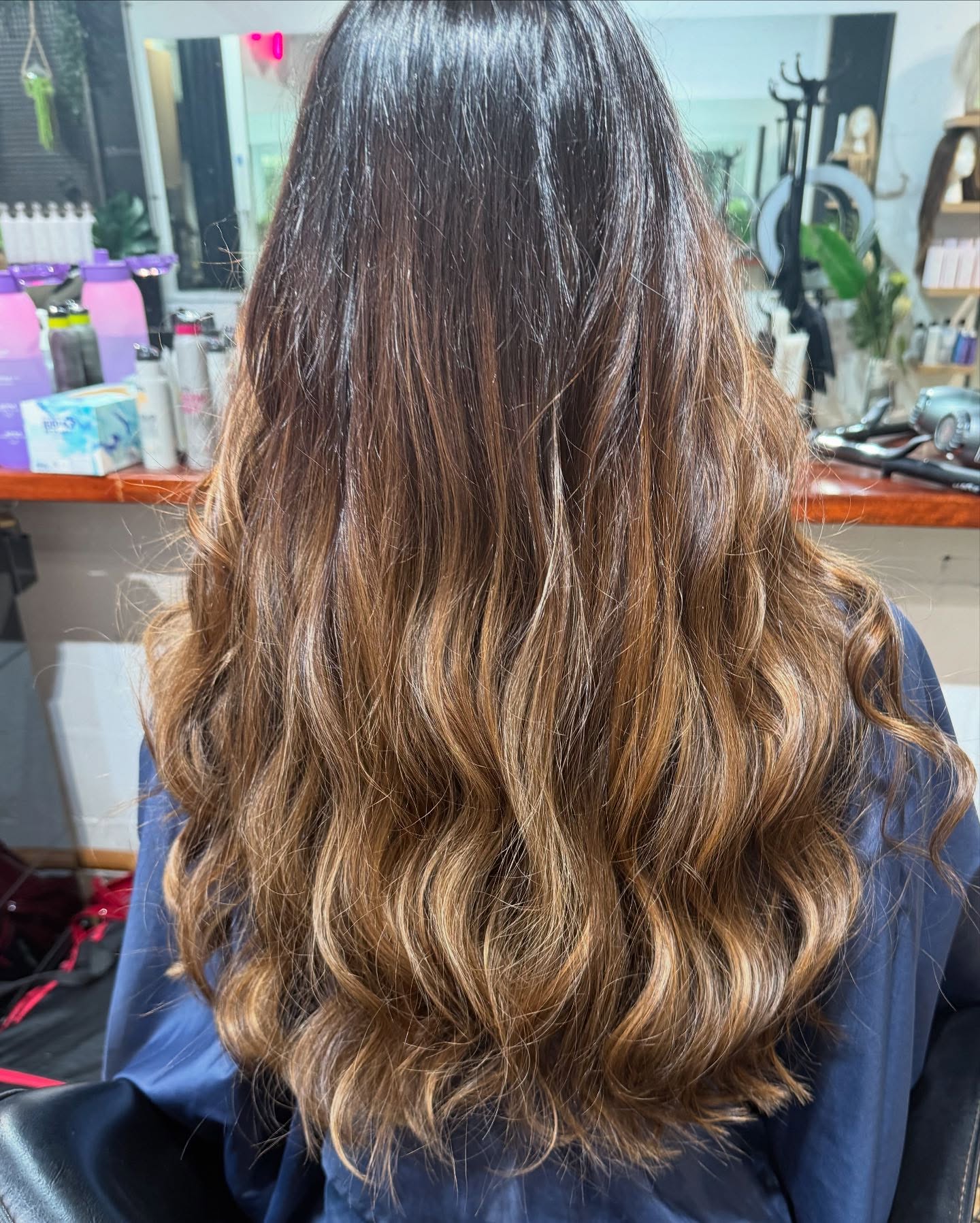 Blonde ambitions ahead! 💛 @missvictoriaanthony entrusted me with her gorgeous locks, taking her from dark to lighter. Swipe for before #blondehair #pottspointsalon