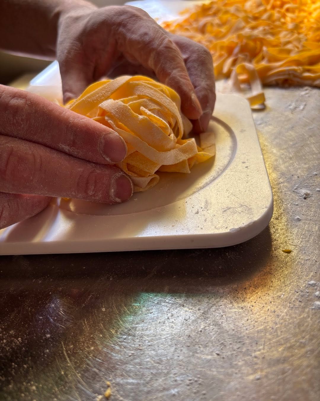 Gesti quotidiani, come delle carezze.
Il nostro modo di coccolare il cliente🥰
#osterialanzati