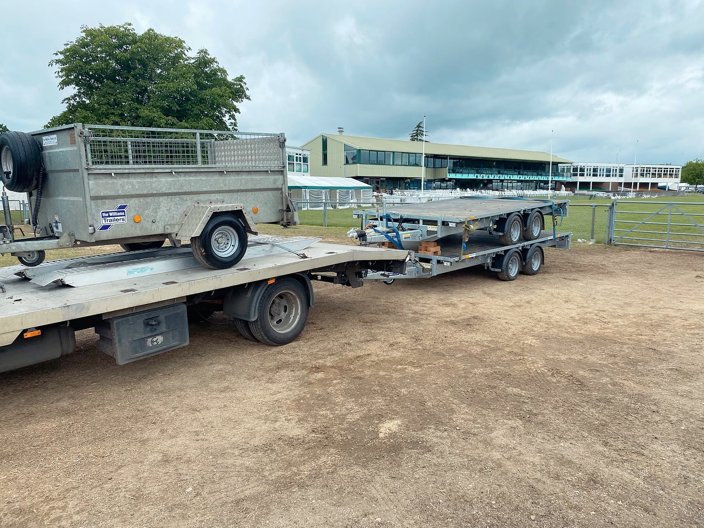 Yesterday, we collected three trailers that had been on loan to The South of England Agricultural Society for last weekend’s show at Ardingly. The trailers were used across the showground, supporting a variety of activities including showjumping, prize pig competitions, and much more.
We’re proud to continue our support of the South of England Showground and to play a small part in the success of such a fantastic event.
@southengshows