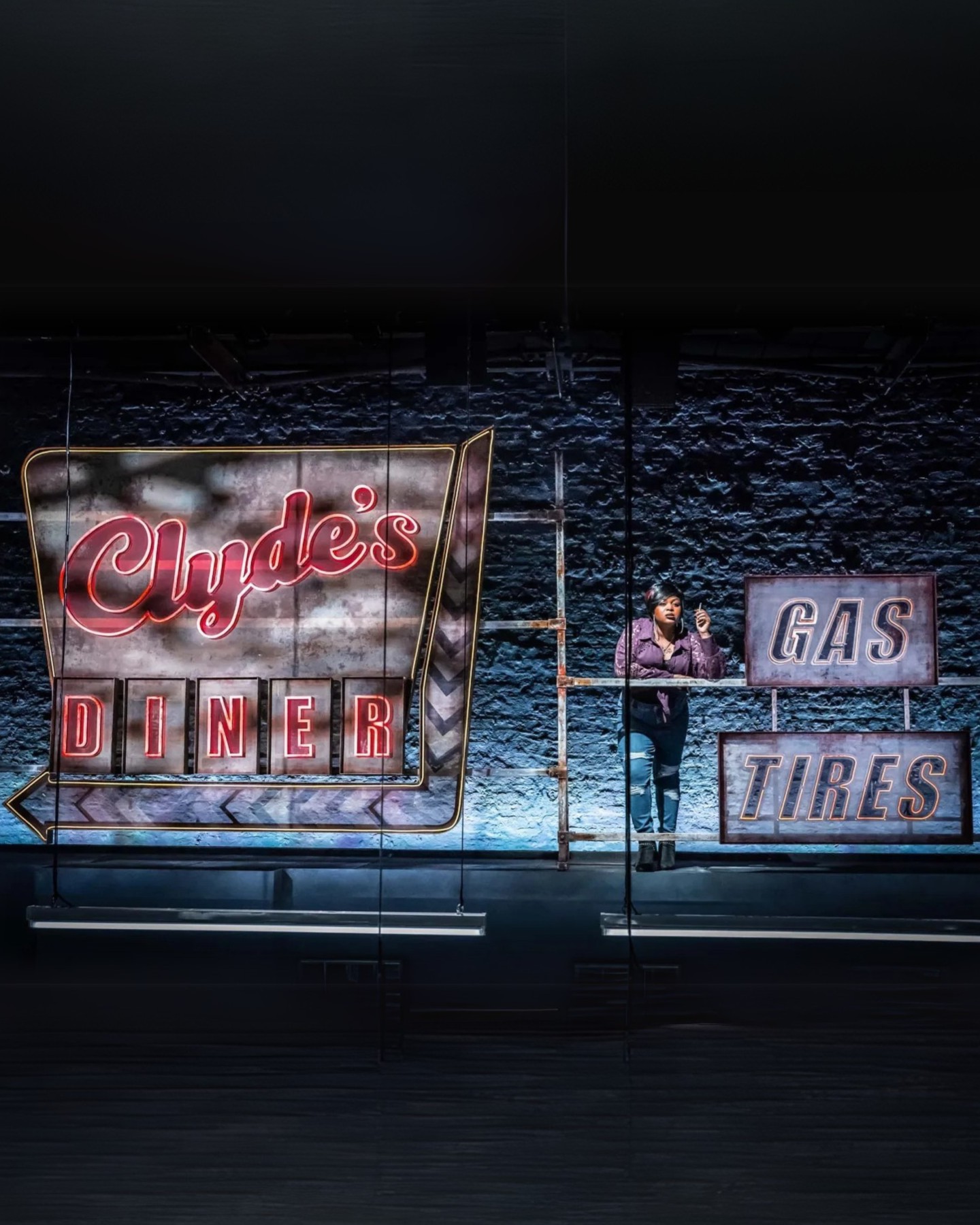 ★★★★★
“A hilarious and poignant exploration of life and its challenges.”
@theguardian
The incredible set we built and installed for Clyde’s at @donmarwarehouse captured the essence of this dark comedy. Our team worked to craft the intimate and powerful space where Lynn Nottage’s characters navigate their pasts while working in a food truck. This set truly helped bring the emotional depth and sharp wit of the play to life.
Set Design: @frankiesnaps
Photos: Marc Brenner
#illusiondesignandcreate #setdesign #stageproduction #westend