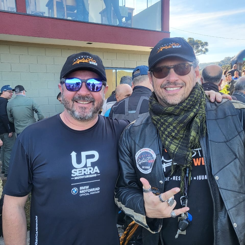 Neste último final de semana o UP Serra comemorou seus 5 anos, @flaviobusch2 , idealizador do Floripa Moto Week, esteve em Urubici para celebrar esse marco ao lado de @markinhozilli_upserra , fundador do @upserra_
Foi um dia de reconhecimento, conexão e muita vibração positiva entre quem constrói o motociclismo com paixão e propósito
Junto com o aniversário tivemos a inauguração do Enduro Park, que é um divisor de águas para o off-road no sul do Brasil e reforça o protagonismo de Santa Catarina nas duas rodas
Contem sempre com o Floripa Moto Week. As portas estarão sempre abertas para quem faz o motociclismo crescer com verdade e comunidade