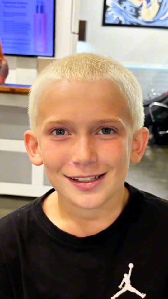 When change calls - go bold!
New hair, who dis??
One transformation later - and he's got the kind of style that turns heads without even trying.
Blonde, bright, and seriously cool. Confidence: unlocked ✔️
?Warning: new look may cause sudden confidence boost!!!
Work by our Stylist, Evie
Contact us:
? 410-558-0047
#haircut#beforeafter#hairsalon#menhaircut#timoniumsalon#hairtransformatıon#baltimorestylist#freshlook