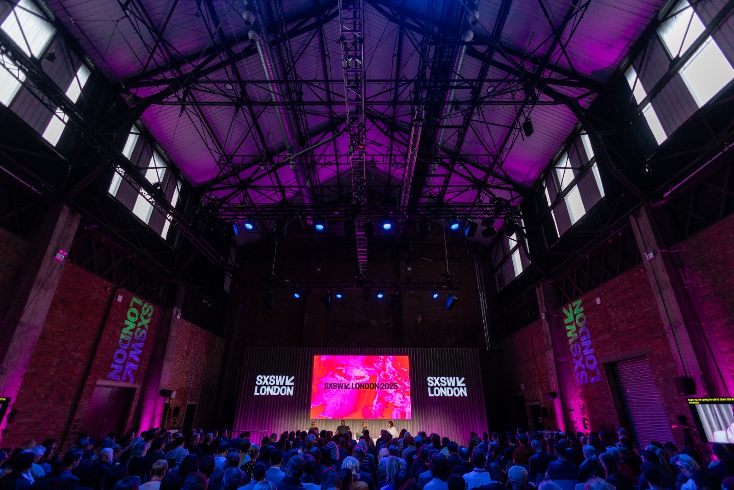 @sxswlondon 2025
Working with producing partner @taittowers and creative lead @rebeccabrower for the first SXSW London, we built eye-catching stages, photo op moments, and outdoor areas across the East London sites.
#SXSWLondon #SXSWLondon2025 #TAIT #RebeccaBrower #EventDesign #StageDesign #ImmersiveDesign #EventProduction