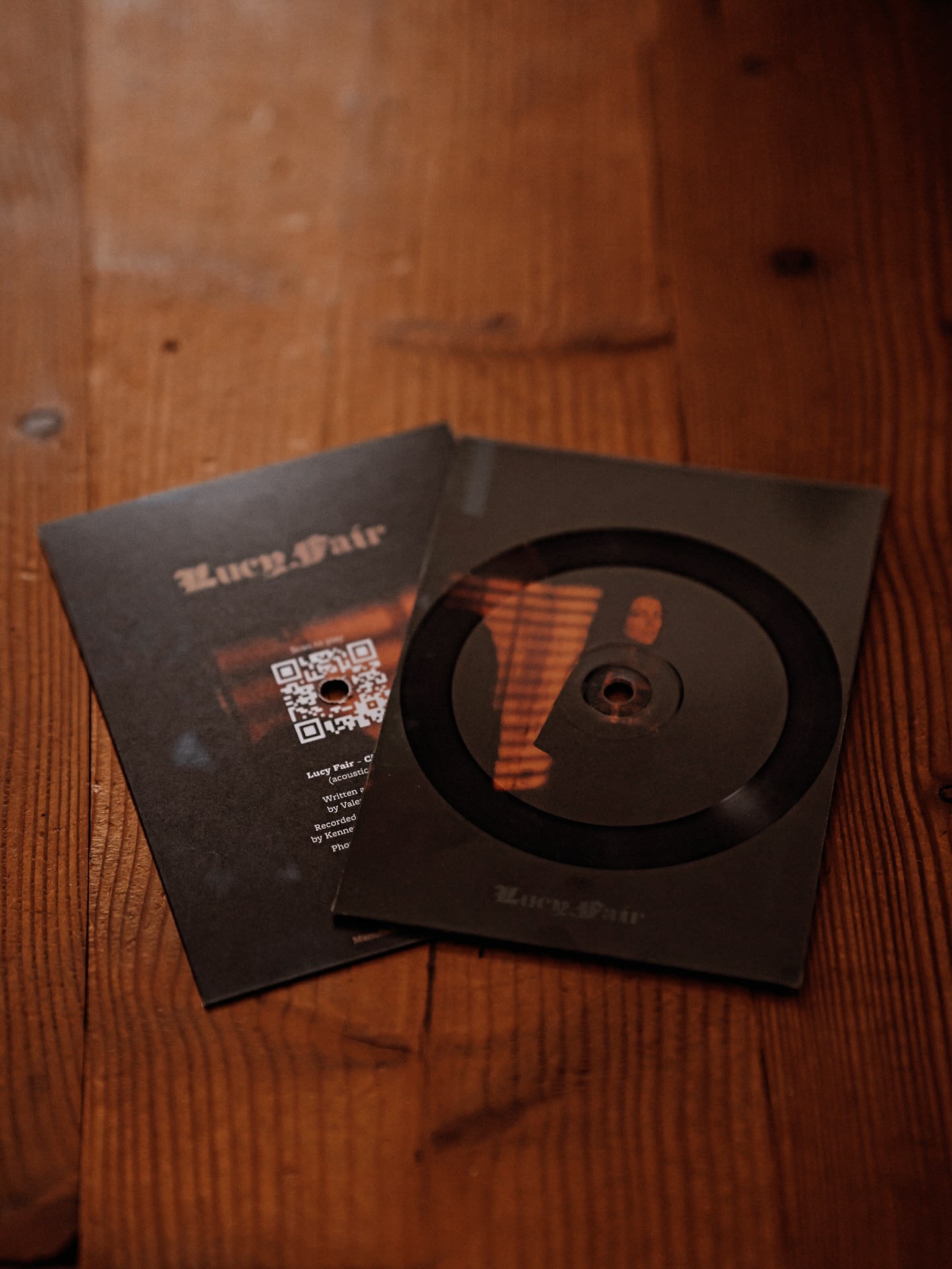 Lucy Fair @valentineberlin out Now on our Boutique Label @postmanslove! 🥂
Two mellow acoustic songs of Valentine captured by VPC founder Kenneth at his studio @weyrerton. Now only available on this card.
Accompanied by an impressive video available via the VPC web app as well as additional bonus material.
Visit: postmanslove.bandcamp.com for more
#releaseday #acousticsession