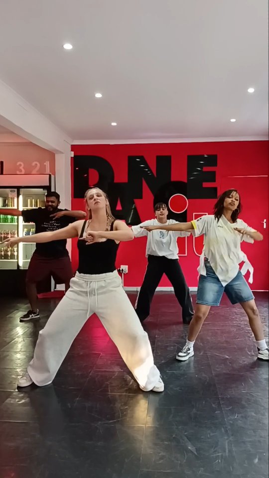 @jadeyrsa second week of amapiano was absolutely fire!๐ฅ What a vibe!
We've got two more weeks to go! You don't miss out on the fun. Join us for only R90 a class!๐
๐ 16:00 - 17:00 at DanceIt Studios, Glenanda branch
For more info contact us on 067 852 1567๐ฒ
#danceit #danceitstudios #dancestudio #dancer #dancers #dancing #amapiano #danceclass #danceclasses #learntodance #amapianodance #danceinsa #dancersinsa #dancesport
